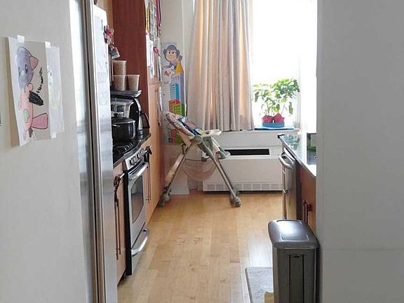 3rd image of 600 12th St APT 709