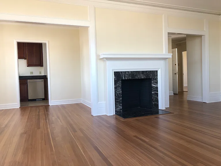 Crestview Apartments — Photo 25