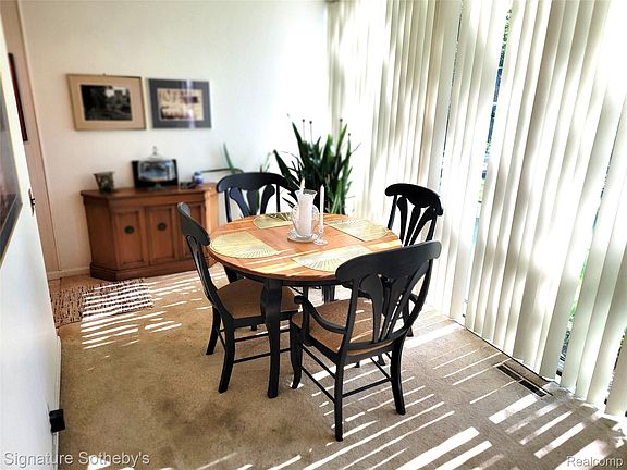5th image of 1339 Nicolet Pl
