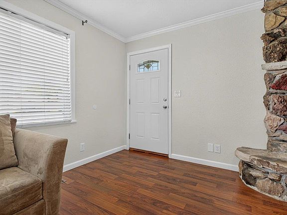 5th image of 664 Middlefield Rd