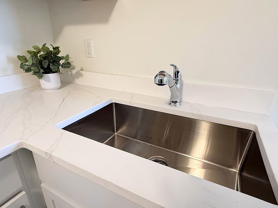1st image of 29222 Grand River Ave APT 5