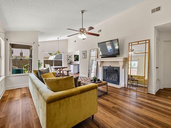 4th image of 12810 Heinemann Dr