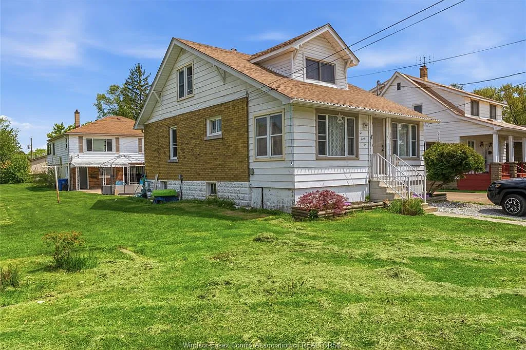3 bed, $2,000 — Photo 2