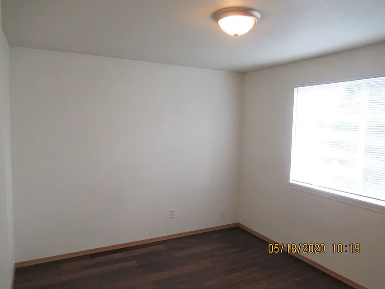 Two Bedroom Duplex in South Salem — Photo 7