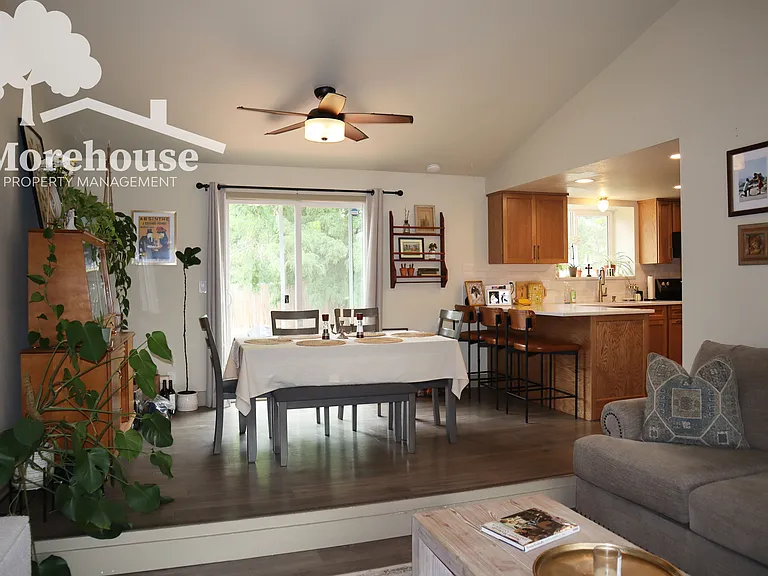 1117 S Phillippi St — Photo 10
