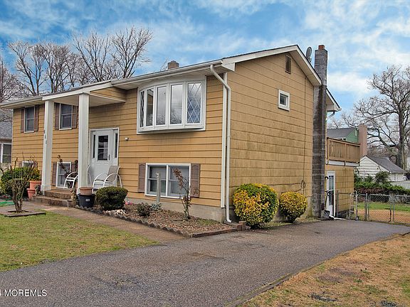 4th image of 124 Windward Avenue