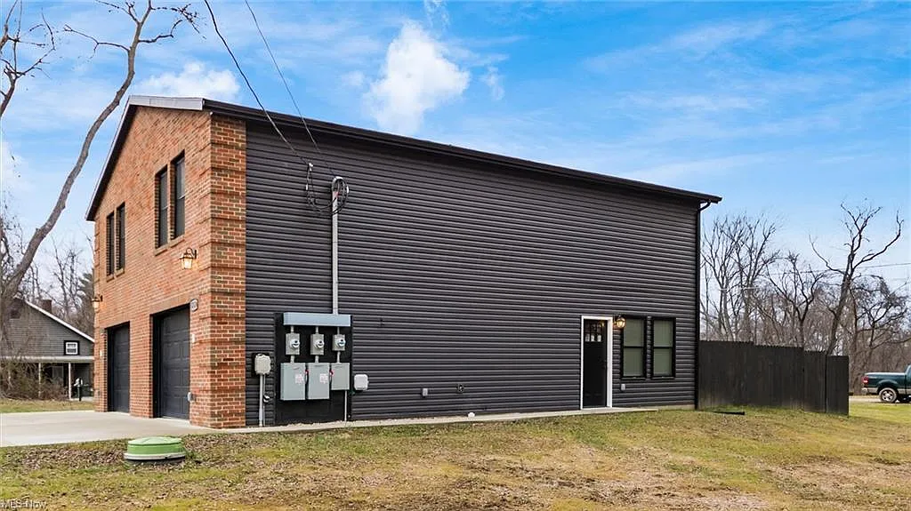 Building Photo - 13134 Pine Rd NE #13134