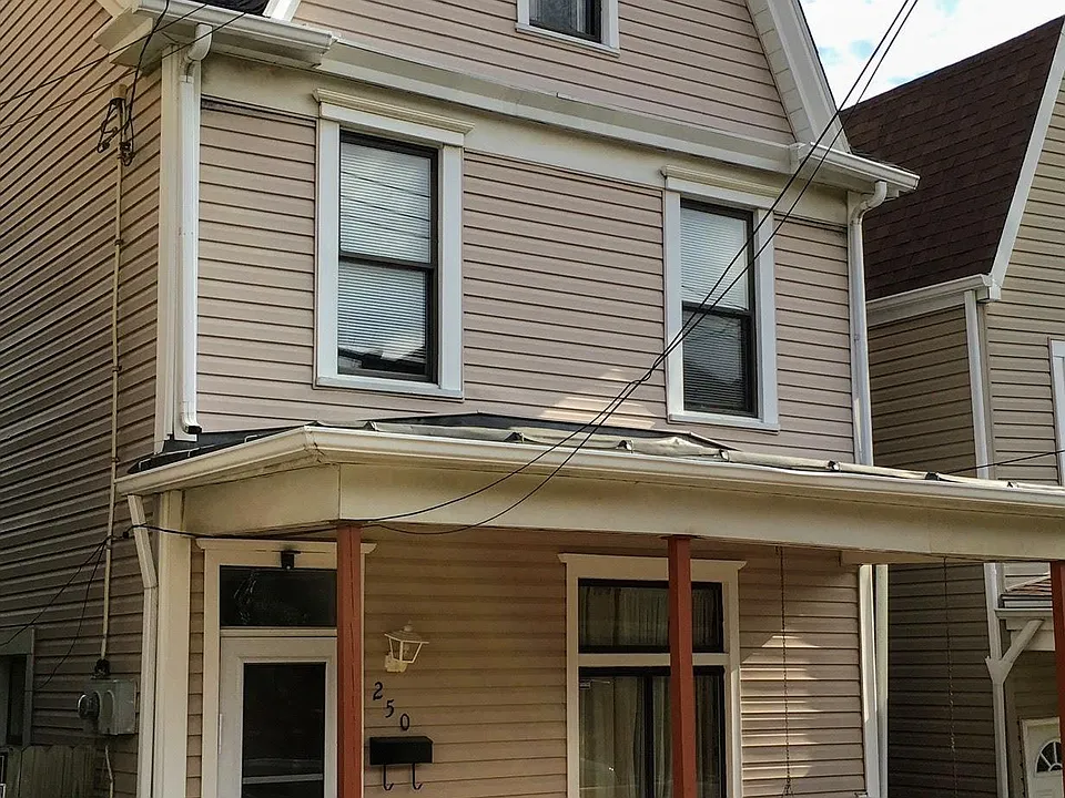 250 Robinson St