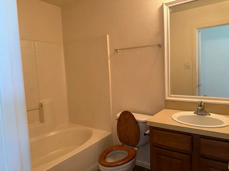 216 Creek Cove Dr — Photo 7