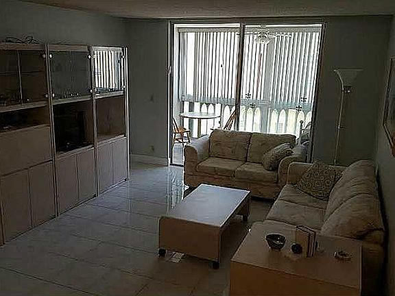 Home For Sale In Meadowbrook