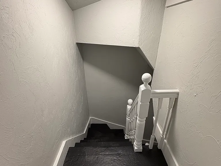 29 Arthur St #2 — Photo 4