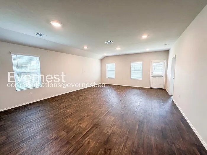 6025 Montrelia Dr — Photo 5
