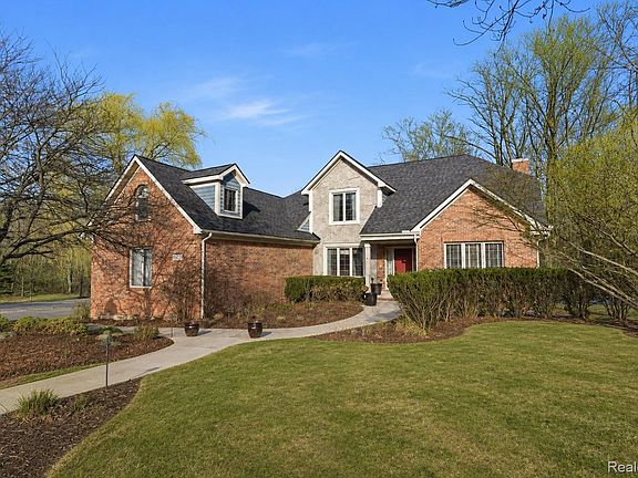 3rd image of 28690 Wintergreen Ct