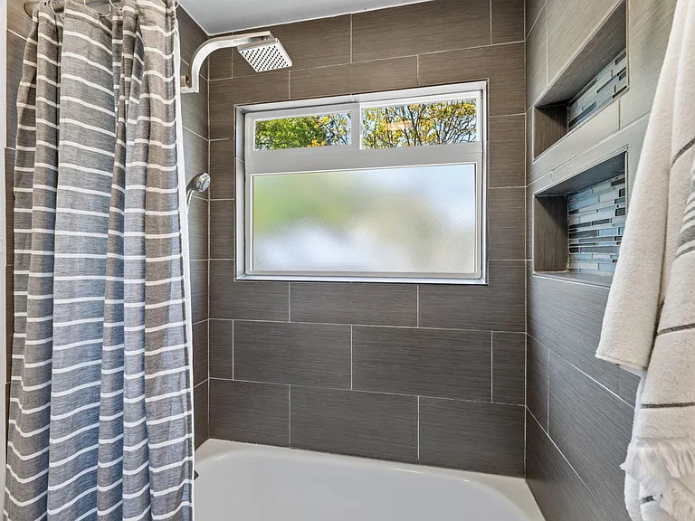 3072 Latham Ln — Photo 17
