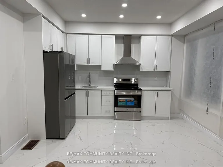 387 Tennant Cir — Photo 1