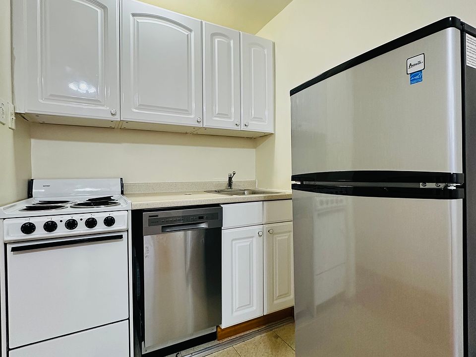2nd image of 444 W 49th St APT 1D