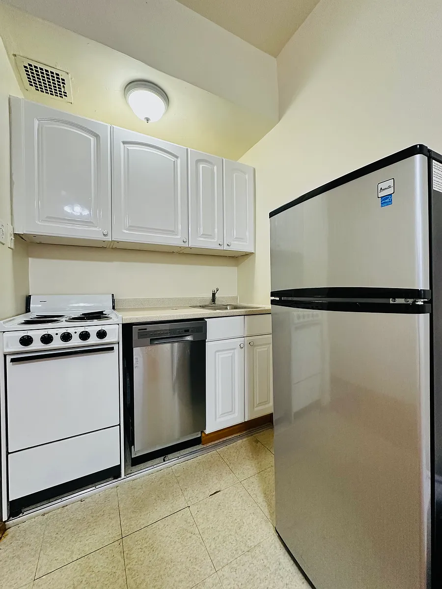 Building Photo - 444 W 49th St #1D