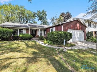 858 Maple Ln, Waterville, OH 43566