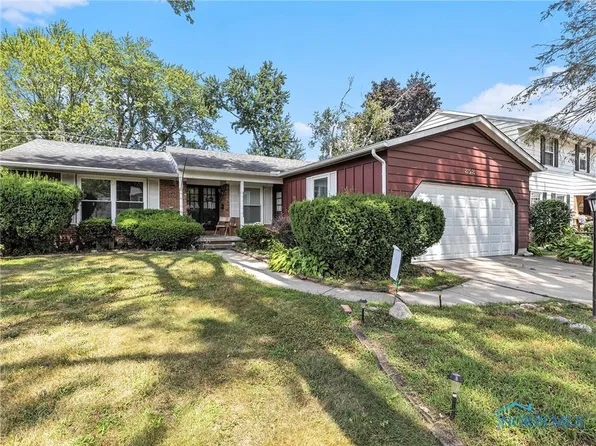 858 Maple Ln, Waterville, OH 43566