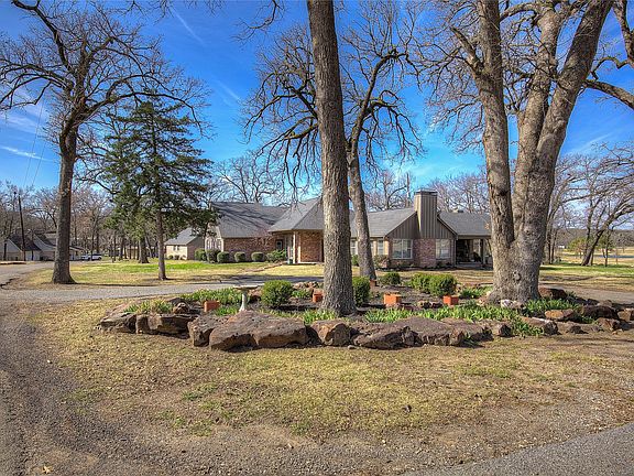 3rd image of 1079 Country Club Rd