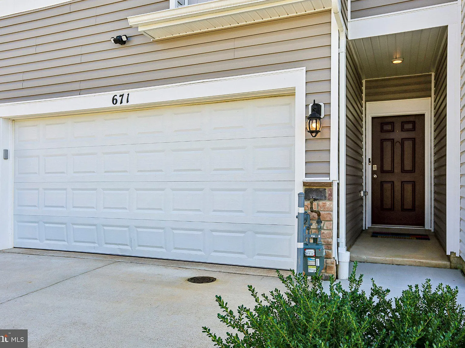 4 bed, 2.5 bath, 1937 sqft, $3,300 — Photo 4
