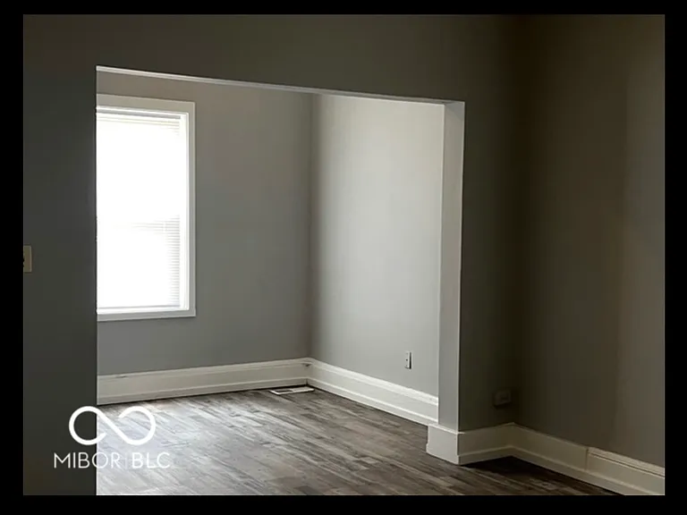 328 W 40th St — Photo 16