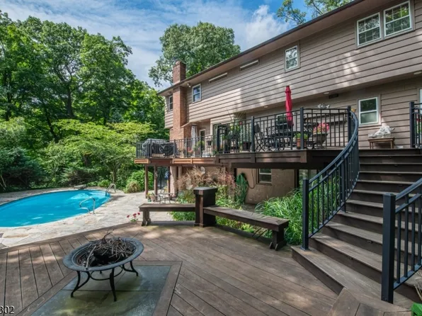 390 Ski Trl, Kinnelon Boro, NJ 07405