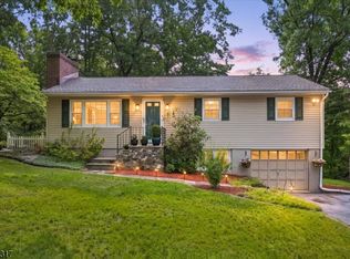 2 Oak Dr, Hampton Twp., NJ 07860