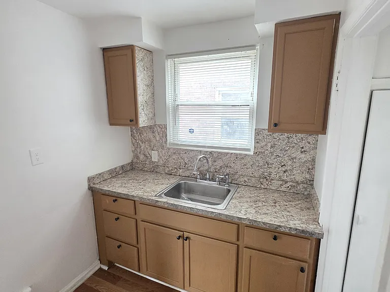 9309 Whitcomb St — Photo 14