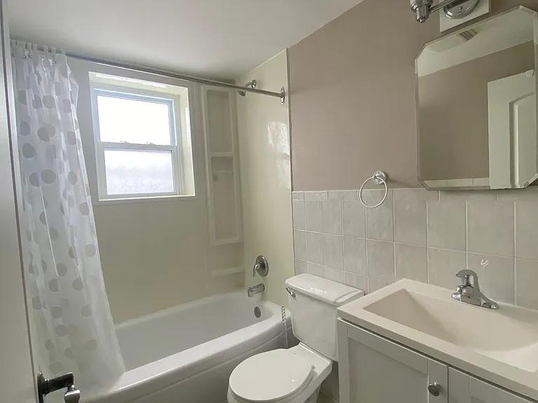 1517 Trafalgar St #4 — Photo 8