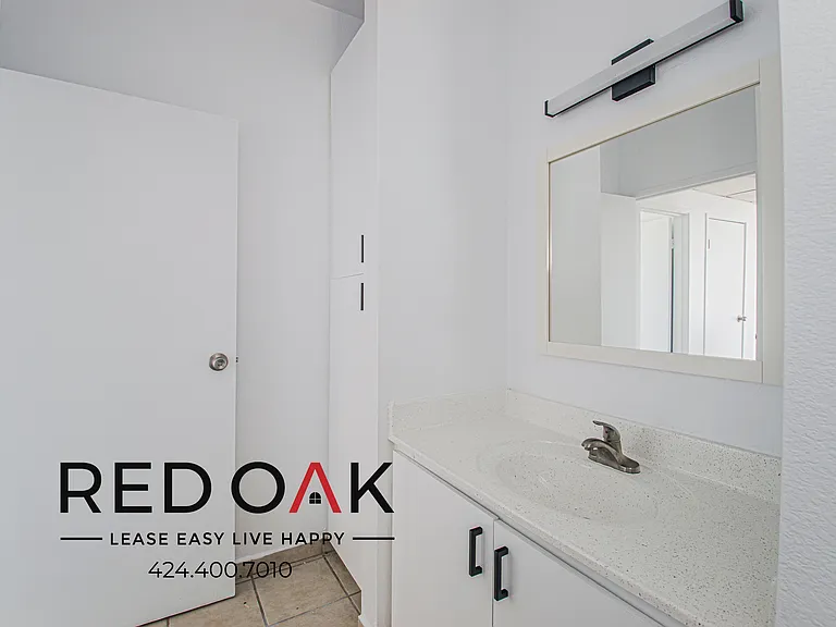 7370 Hawthorn Ave #301 — Photo 20