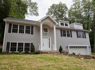 18 Kossuth Pl, Peekskill, NY 10566