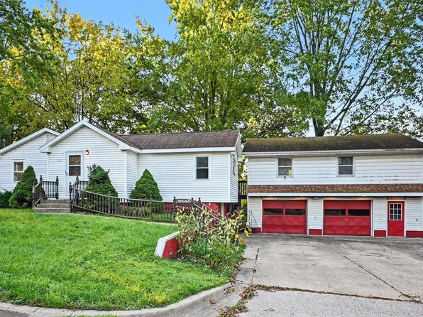 2854 Oak St, Stevensville, MI 49127