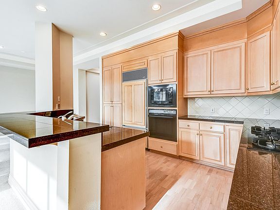 5th image of 10055 Meydenbauer Way SE APT 13