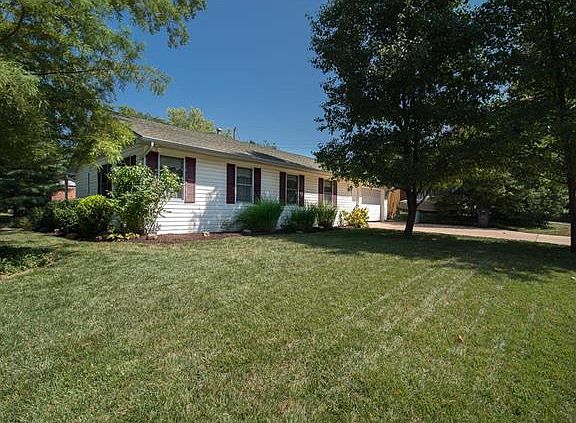 4th image of 160 Chatwood Ter
