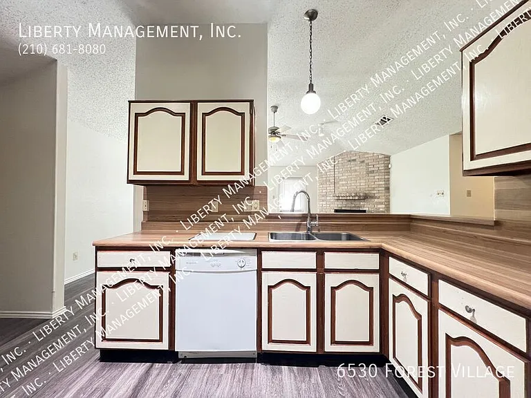 6530 Forest Vlg — Photo 13