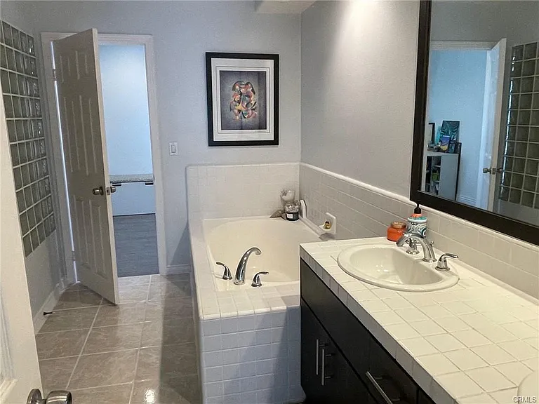 2233 Martin #413 — Photo 33
