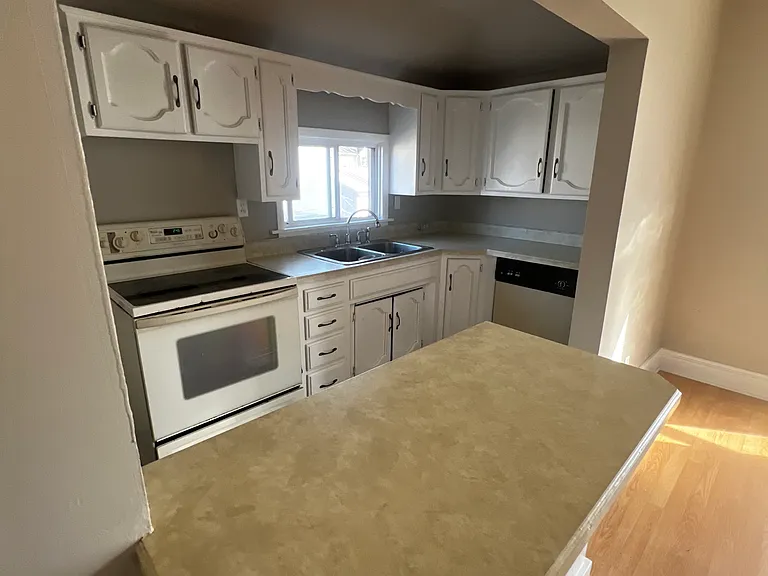 813 Saint Louis Ave — Photo 13