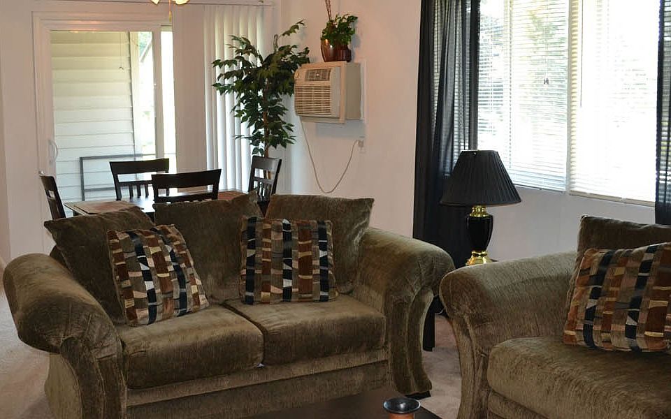 2nd image of 10 Cedarwood Blvd