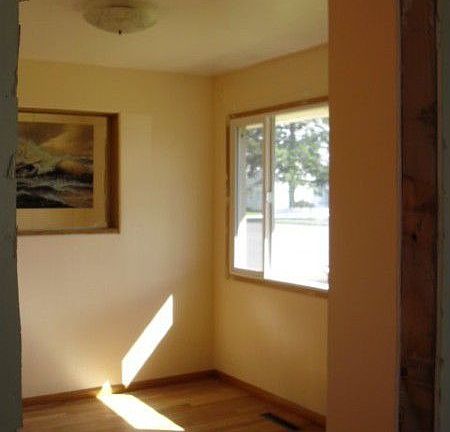 This room, off living room, would make a nice den/office.