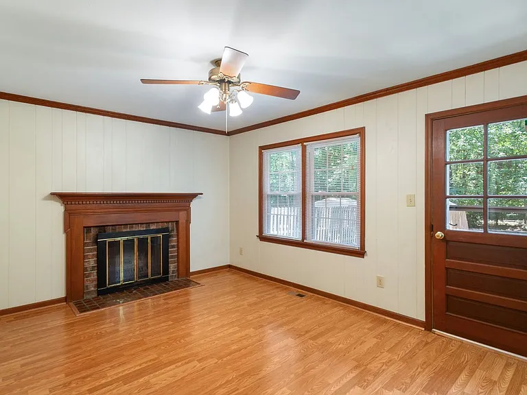 106 Rowe Dr — Photo 9