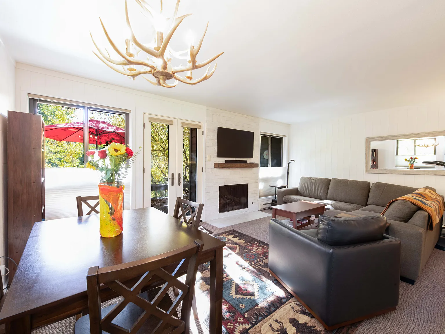 1 bed, 698 sqft, $3,300 — Photo 2