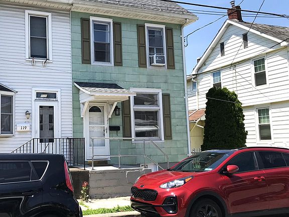 3rd image of 121 N Walnut St