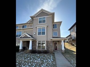 735 Mission Point Rd, Iowa City, IA 52245