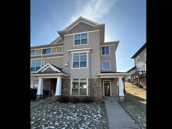 735 Mission Point Rd, Iowa City, IA 52245