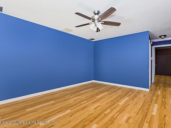 4th image of 639 College Ave