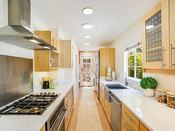 4th image of 2130 Bowdoin St