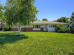 1221 Robin Dr, Bellevue, NE 68005