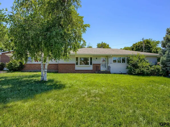 1221 Robin Dr, Bellevue, NE 68005