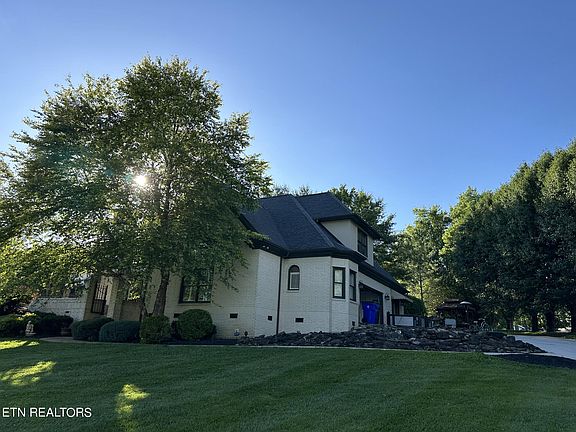 3rd image of 5016 Justin Dr